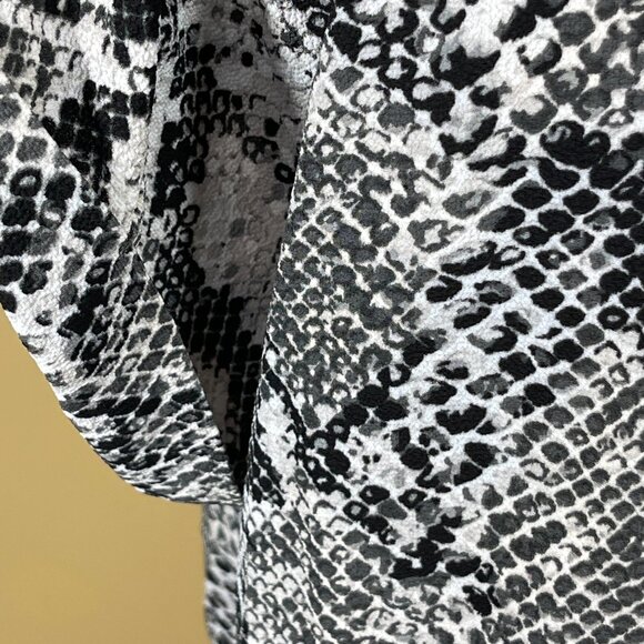 New Hippie Rose Snake Print Top Black White Size L Large Front Twist - Picture 4 of 8